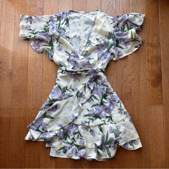 Saint + Secrets Floral V-Neck Dress - Picture 2 of 8